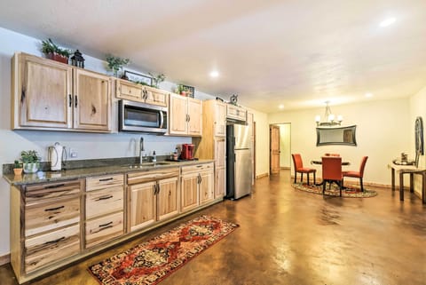 Kitchenette & Dining Area