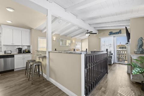 Great cross breezes in this unit!  Open all the windows and smell the ocean air