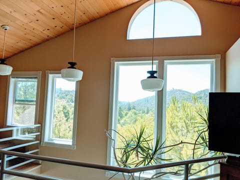 WELCOME TO CASA EL CAPITAN! Gorgeous views, near yosemite, walk to town