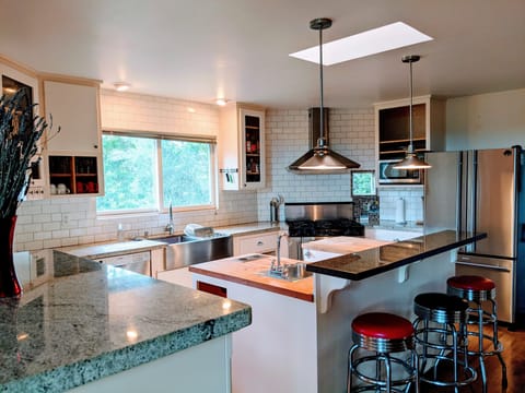 Upper level - fully equipped kitchen