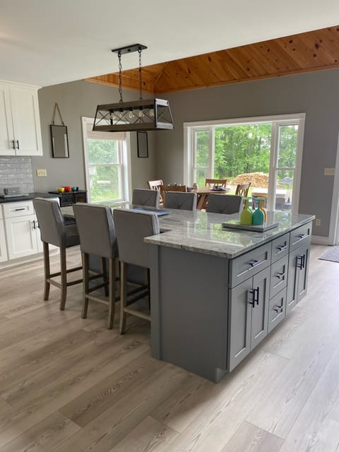 Island with seating for 6 plus