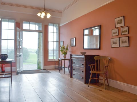 Entrance hall | Shaw End Man, Kend