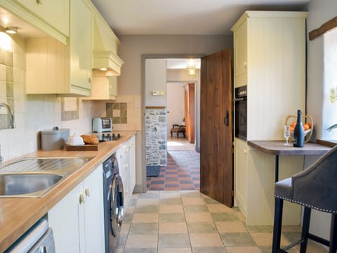 Kitchen/diner | Tynval, Bronwydd Arms