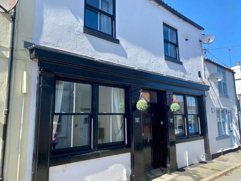 Flamborough Rock Cottage (2bed/4people) and House (4bed/8people) shared entrance