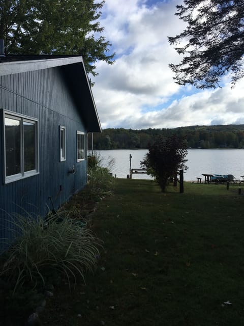 Front cottage south side view to lake
