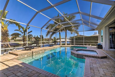 Apollo Beach Vacation Rental | 3BR | 2BA | Steps to Enter | 2,112 Sq Ft