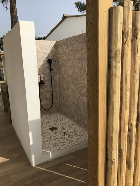 Newly renovated beachfront bungalow with terrace House in Ghisonaccia