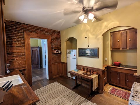 Kitchen has new Samsung cooktop, oven, fridge and microwave