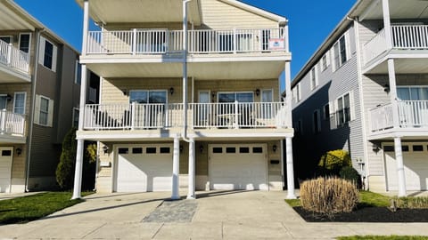 Right Side/Garage