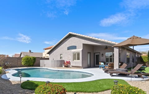 Private pool/backyard