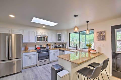 Kitchen | Fully Equipped | Blender | Toaster Oven