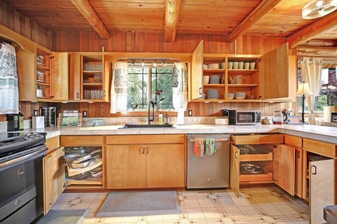 Mugs, cups, wine glasses, pots, pans, salt, sugar, oil, flour, everything u need