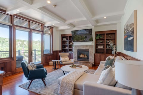 Welcome to The Victoria Downtown