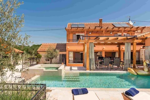 Croatian luxury holiday villa Finessa Skradin 1 with private heated pool, sauna and jacuzzi with total privacy