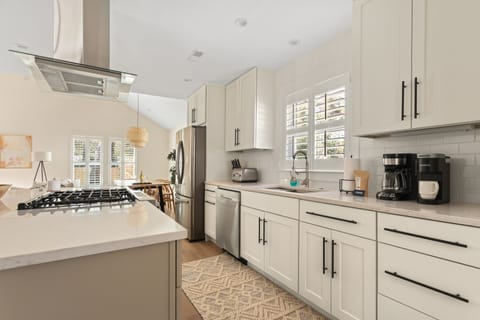 Wishing Well | 10 Minute Drive To The Beaches!