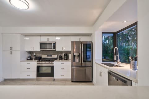 Fully equipped kitchen.