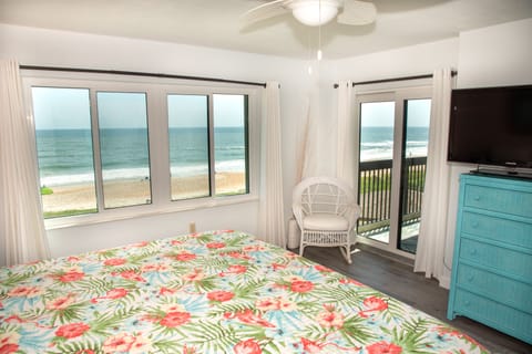 Master bedroom with amazing sunrise views w/o taking your head off the pillow