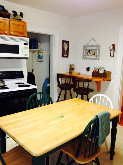 Kitchen table and counter. 2 floor.