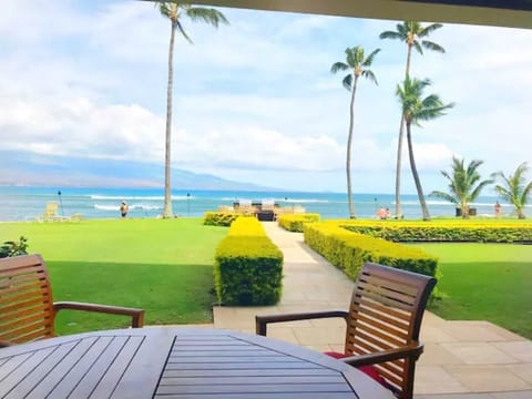 Ground floor common area, overlooking the beautiful waters of Maalaea Bay