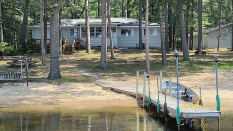 Big yard and nice sized beach to spread out. Lot size is over 1.5 acres