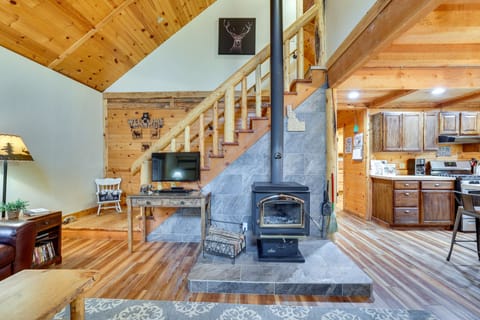 Living Room | 1st Floor | Wood-Burning Stove | Free WiFi | A/C