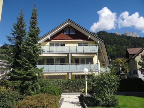 Residential Area, House, Architecture, Home, Roof, Human Settlement, Cottage, Estate, Balcony, Suburb
