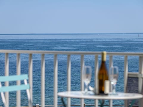 Sky, Cloud, Water, Building, Plant, Azure, Tree, Swimming Pool, Condominium, Shade