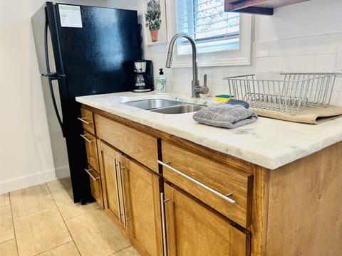 Full kitchen for dining in