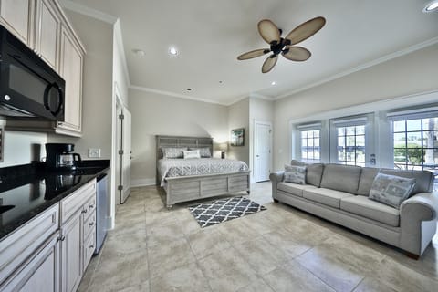 Ground Floor Master Suite Pool Side View Patio & Hot Tub - Ground Floor Master Suite Mini Kitchen Pool Side View Patio & Hot Tub