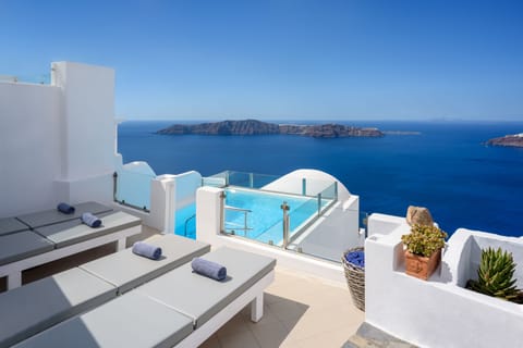 The Private Infinity Pool, features high quality sun-beds