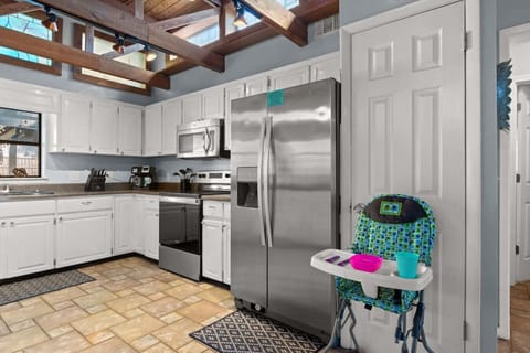 High chair & children's dinnerware/drinkware provided