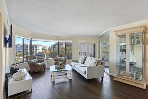 Stunning 4th floor marina views from this beautiful 3 BR Yacht Club