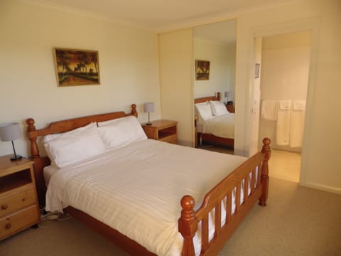 Relax in bed and enjoy the amazing country view. Electric blankets for warmth.