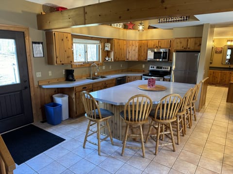 Kitchen area and island, seats 6