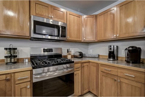 Stainless appliances, Keurig and drop coffee pot