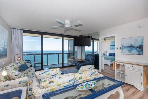 LIVING-AREA- Golden Sands 1412