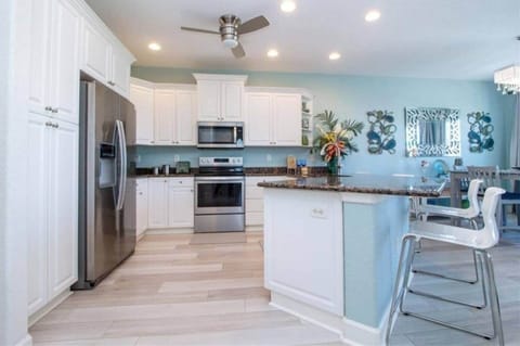 Modern, well-equipped kitchen