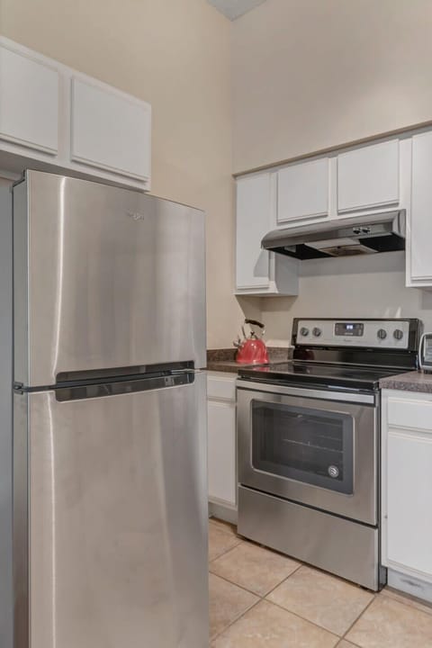 Brand new (as of Nov 2018) stainless steel appliances perfect for home cooked meals