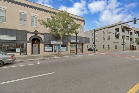 Your building is located in the heart of historic Springfield