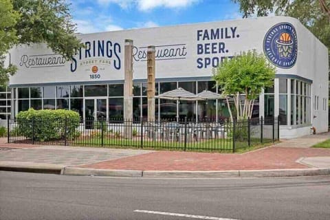 String Sports Brewery opened in June 2019 - making this Brewery #3 between 6th and 9th St.  3 breweries on 3 blocks!!!