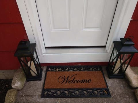 We happily welcome you to the Cozy Home on 57!