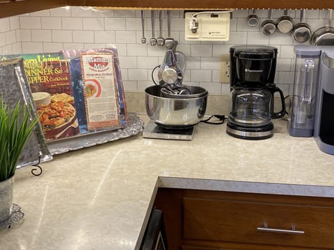 Standard Drip Coffee Maker/Keurig Coffee Maker