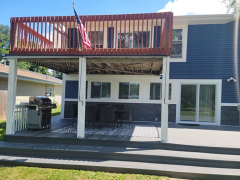 back deck with propane gas grill and table with seating for 6