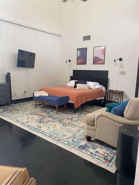 Master suite- smart tv, king bed , on suite, patio, fireplace