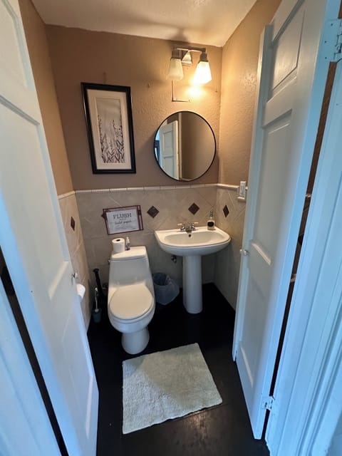 1/2 bath downstairs