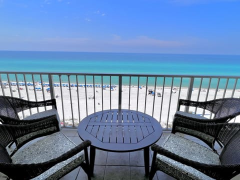 Be Our Guest! Beachfront Condo, 10th Floor