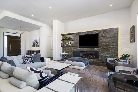 Bright and modern livingroom