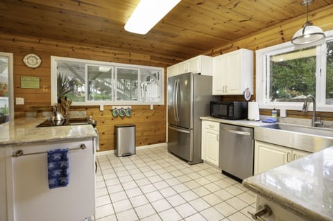 Spacious kitchen with modern appliances, ideal for cooking and connecting.