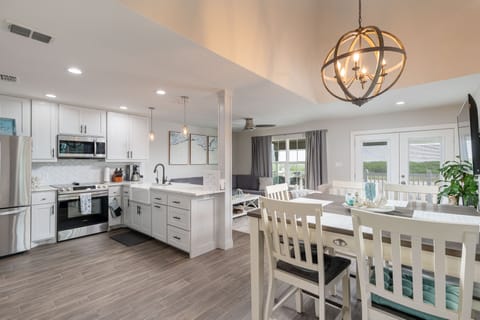 Kitchen & Dinning