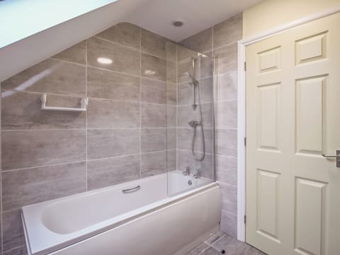 Bathroom | 2 Dawson Court - Dawson Park, Mablethorpe